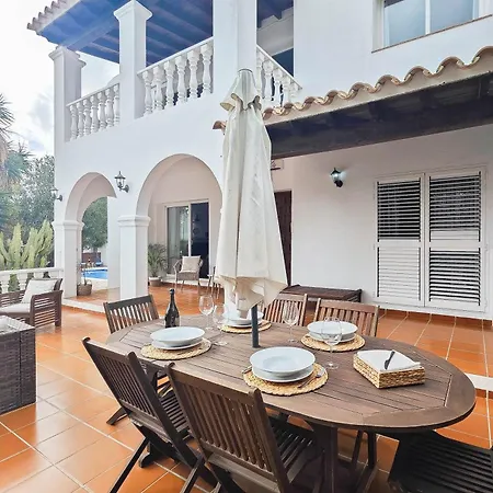 Mercedes Villa
