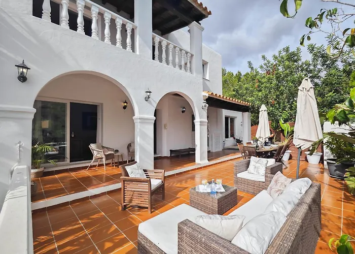 Mercedes Villa Santa Eulária des Riu